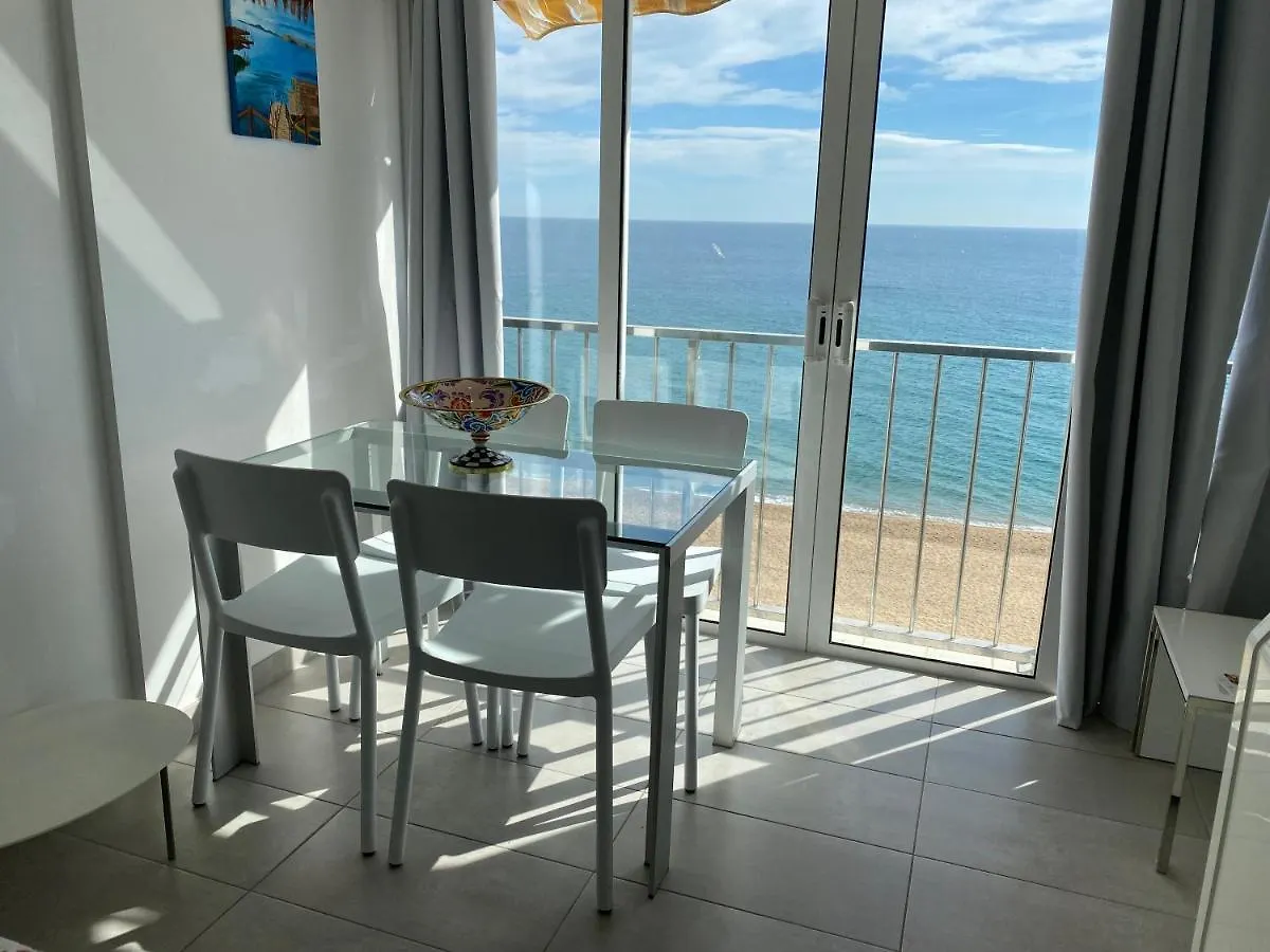 Apartment Cozy Loft Over The Beach In Platja D'Aro