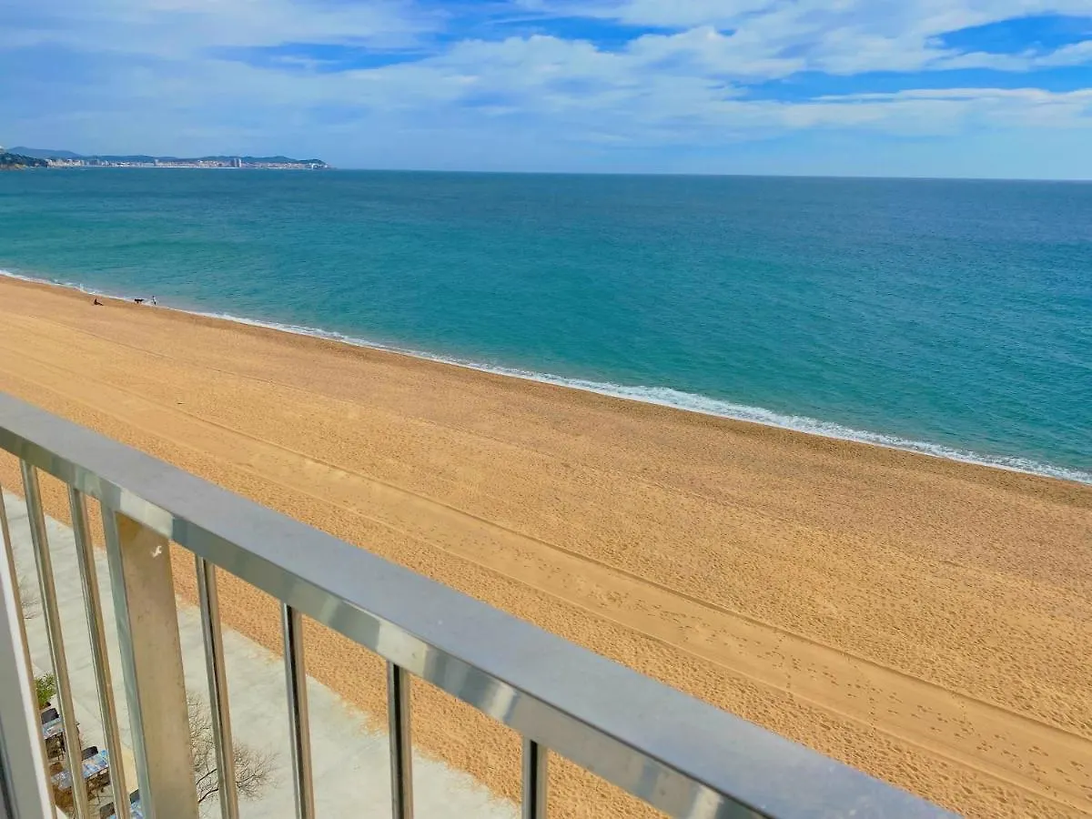 Apartment Cozy Loft Over The Beach In Platja D'Aro Spain